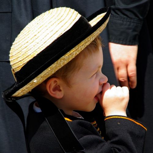 Enfant en costume traditionnel